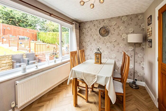 3 Bedroom End Of Terrace House For Sale In Clayfield Drive, Bradford, BD7