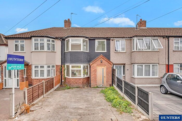 3 Bedroom Terraced House For Sale In Valentines Way, Romford, RM7