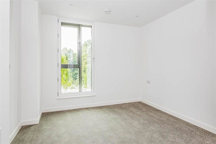 2 Bedroom Flat To Rent In Bedroom Property In Trafford Park, Manchester, M17