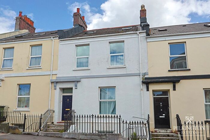 2 Bedroom Maisonette For Sale In Stoke, Plymouth, Devon, PL1