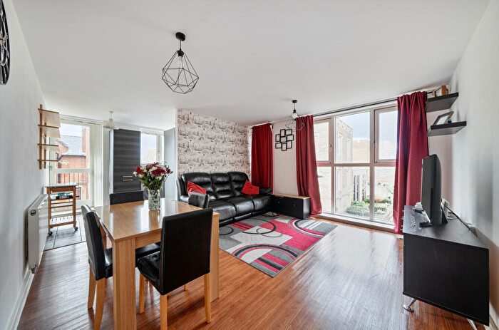 2 Bedroom Flat For Sale In Ashmore Road, London, SE18