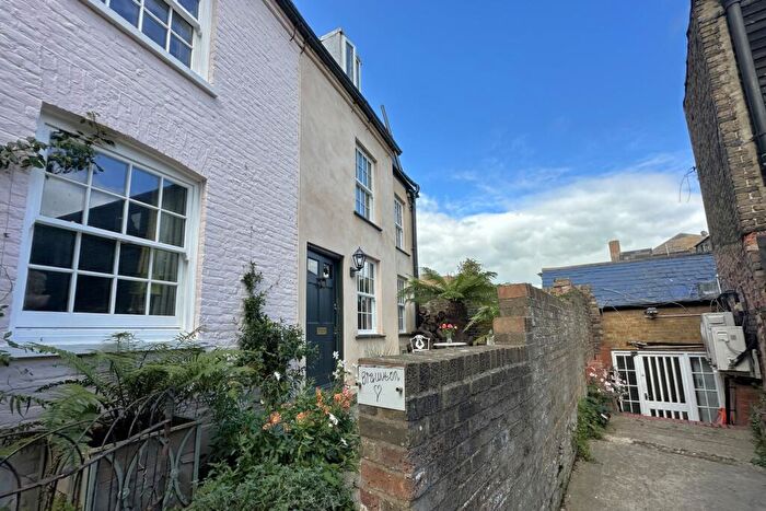 4 Bedroom Semi-Detached House For Sale In Wellington Road, Deal, CT14