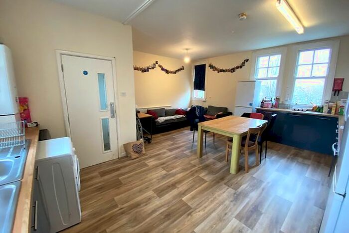 5 Bedroom Flat To Rent In Aylward Street, Portsmouth, PO1