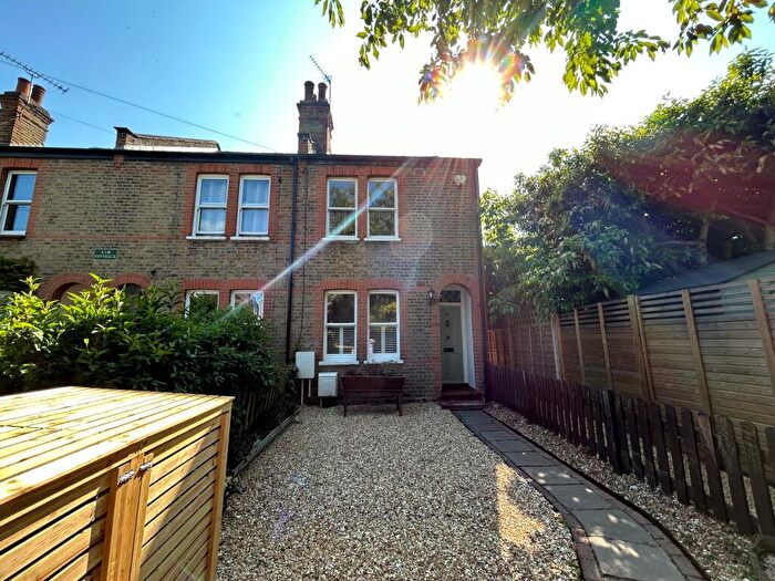 2 Bedroom Detached House To Rent In Grove Footpath, Surbiton, KT5