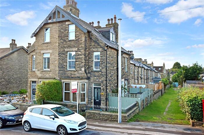 3 Bedroom End Of Terrace House For Sale In South Parade, Pudsey, West Yorkshire, LS28