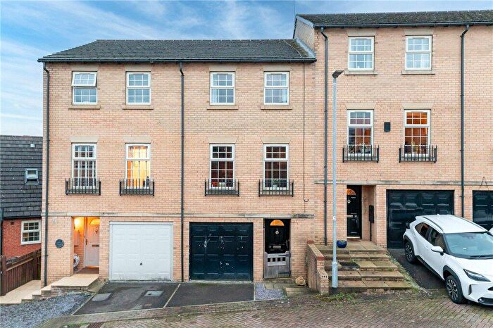 3 Bedroom Town House For Sale In Mozart Way, Churwell, Morley, Leeds, LS27