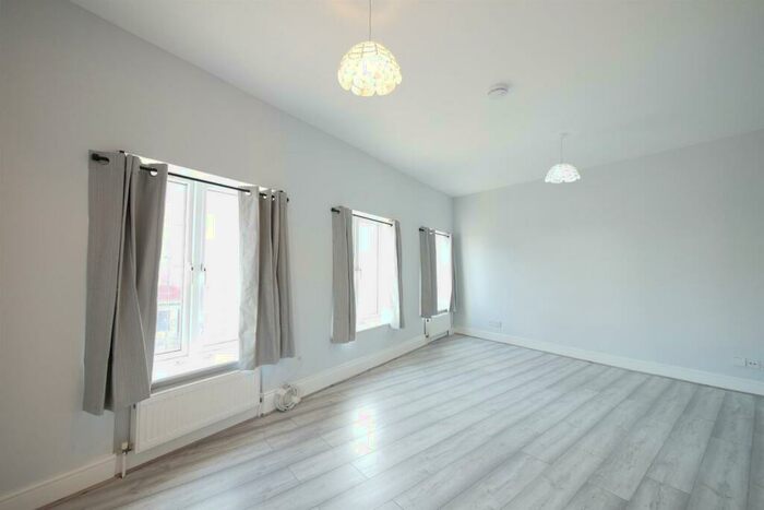 2 Bedroom Apartment To Rent In The Broadway, High Road, Wood Green, N22