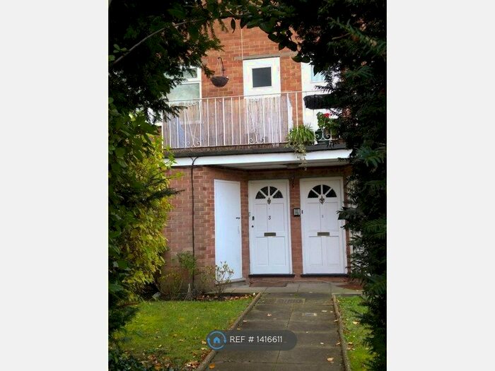 2 Bedroom Maisonette To Rent In Lorraine Court, Sutton, SM2