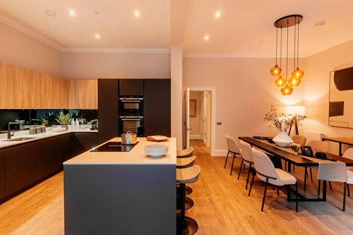 5 Bedroom Town House For Sale In Millerfield Place, Edinburgh, EH9