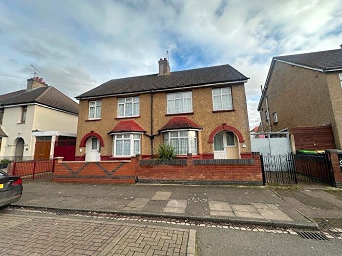 3 Bedroom Semi-Detached House To Rent In Miller Road, Bedford, MK42