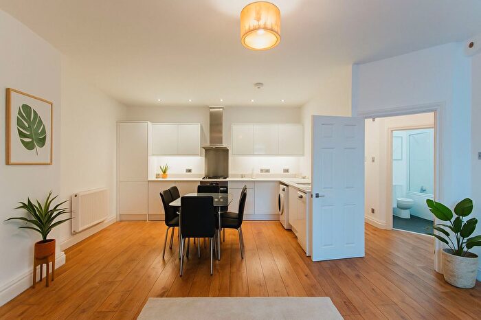 2 Bedroom Flat For Sale In High Street, Banbury, OX16