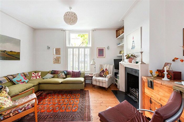 3 Bedroom Semi-Detached House To Rent In Yoakley Road, London, N16