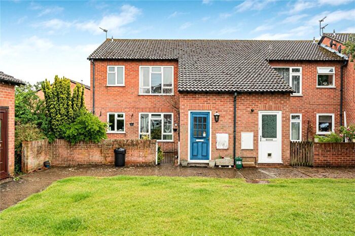 2 Bedroom Apartment For Sale In Sadlers Court, Abingdon, OX14