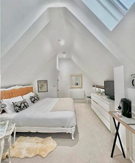 3 Bedroom Flat To Rent In Lawrence Road, Southsea, Hampshire, PO5