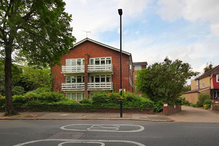 2 Bedroom Flat For Sale In Glenmore Lawns, W13