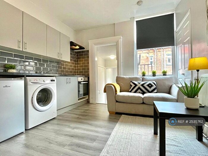 1 Bedroom Flat To Rent In Aston Street, Leeds, LS13