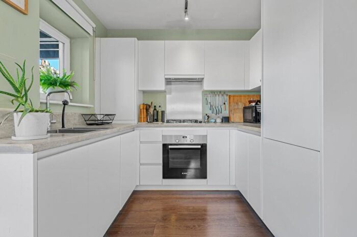 1 Bedroom Flat To Rent In Dreadnought Court, Lower Road, SE8