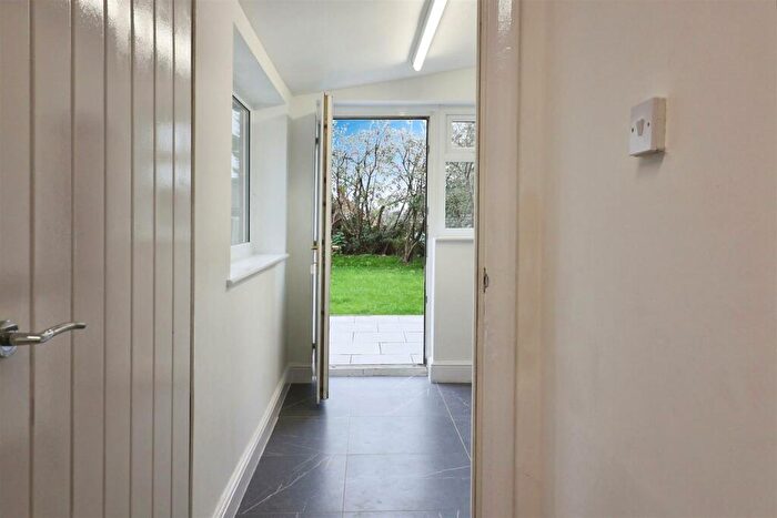 3 Bedroom Semi-Detached House For Sale In Whinney Lane, New Ollerton, Newark, NG22