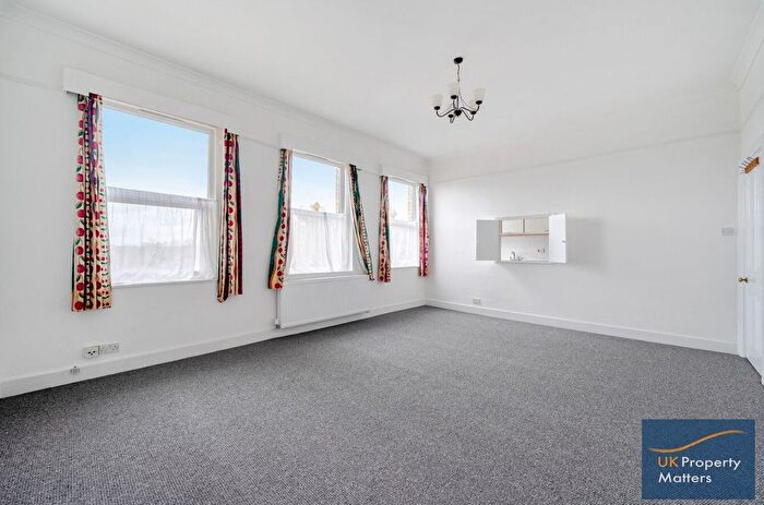 4 Bedroom Flat For Sale In Woodside Avenue, London, N12