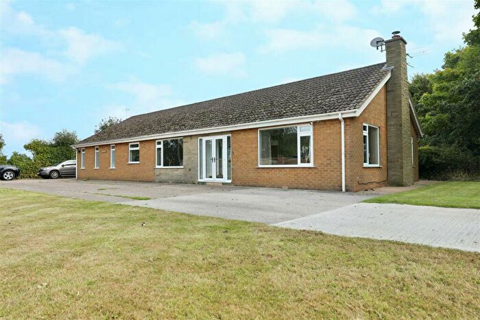 4 Bedroom Detached Bungalow For Sale In Whites Close Lane, Lelley, HU12
