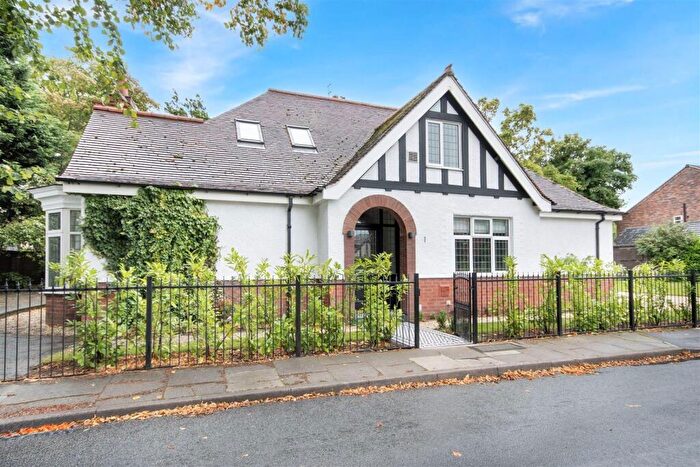 4 Bedroom Detached House To Rent In The Oval, Bessacarr, Doncaster, DN4