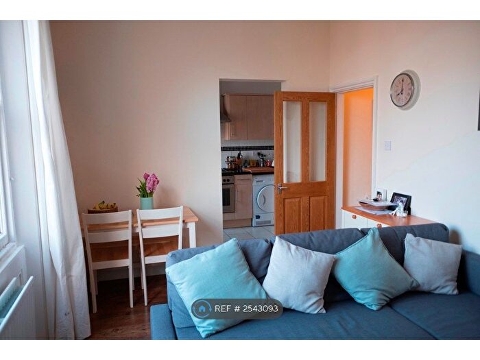 2 Bedroom Flat To Rent In Eltham Road, London, SE12