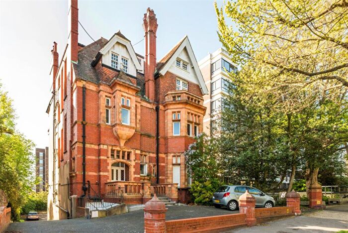 2 Bedroom Apartment For Sale In The Drive, Hove, BN3