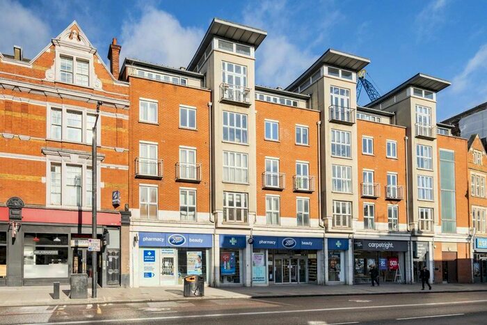 2 Bedroom Flat To Rent In Clapham High Street, London, SW4