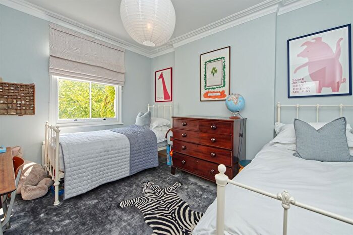 3 Bedroom Flat To Rent In St Michael's Gardens, W10