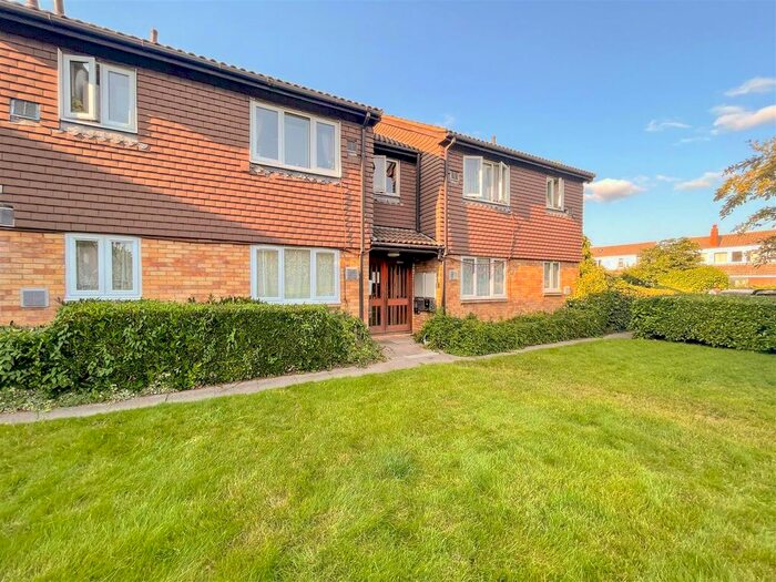 Studio To Rent In Brendon Close, Harlington, Hayes, UB3