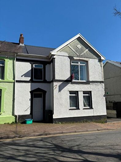 4 Bedroom End Of Terrace House For Sale In - Commercial Street, Ystradgynlais, Swansea, SA9