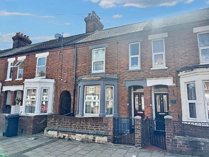 2 Bedroom Terraced House For Sale In Churchville Road, Bedford, MK42