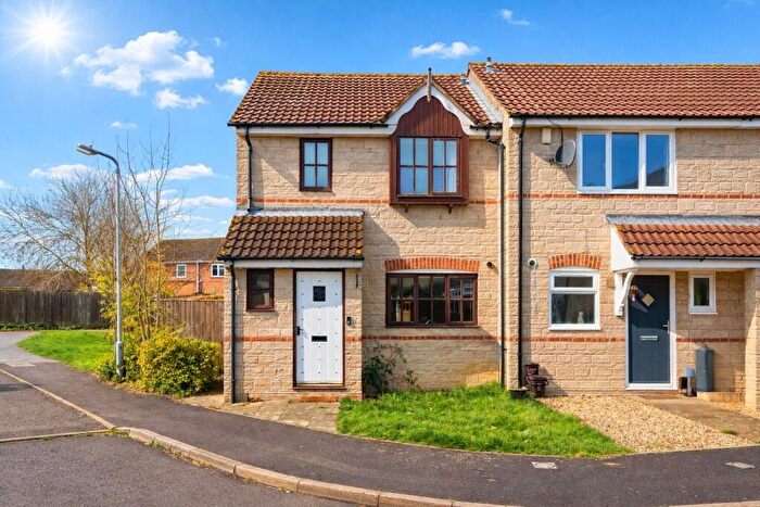 3 Bedroom End Of Terrace House For Sale In Wedmore Close, Frome, BA11