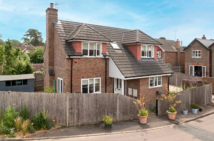 3 Bedroom Detached House For Sale In Sherwood Close, Liss, GU33
