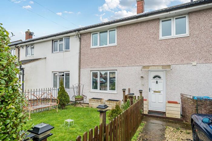 3 Bedroom Terraced House For Sale In Brompton Crescent, Aylesbury, HP19