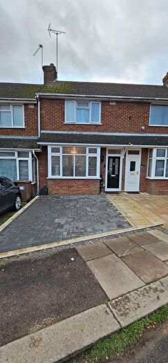 2 Bedroom Terraced House To Rent In Hazelwood Close, LU2