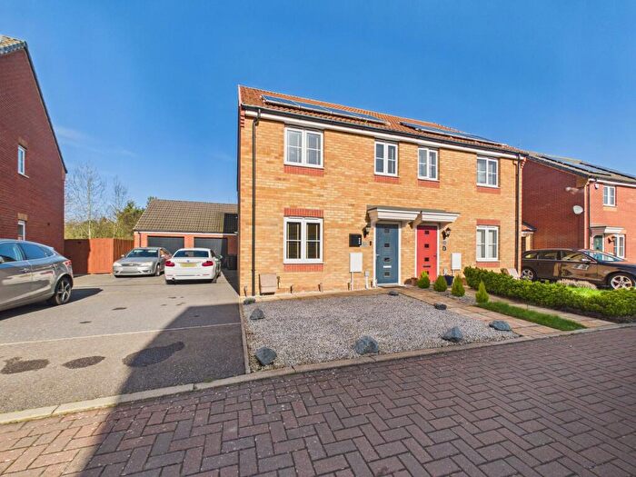 3 Bedroom Semi Detached House For Sale In Markham Avenue, Peterborough, PE7