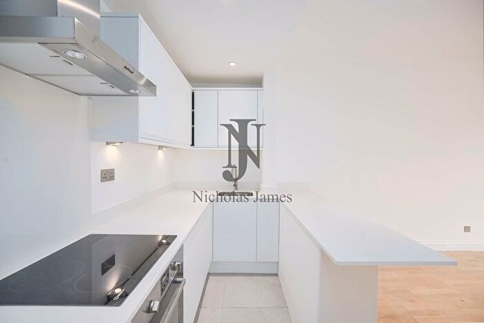2 Bedroom Flat To Rent In St Johns Villas, Friern Barnet Road, London, N11