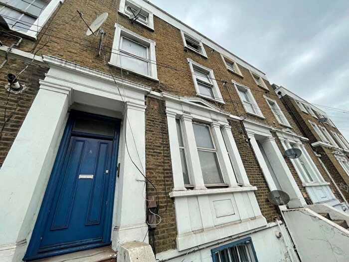 2 Bedroom Flat To Rent In Amersham Road, London, SE14