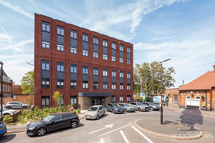 2 Bedroom Flat To Rent In Station Approach, Cheam, Sutton, SM2