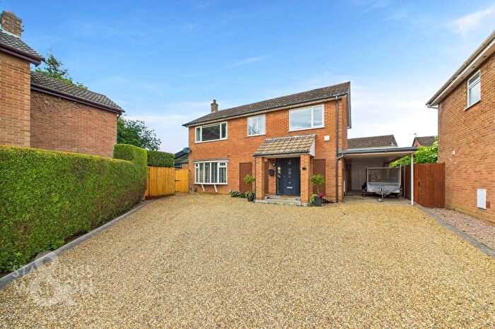 4 Bedroom Detached House For Sale In Hunters Close, Blofield, Norwich, NR13