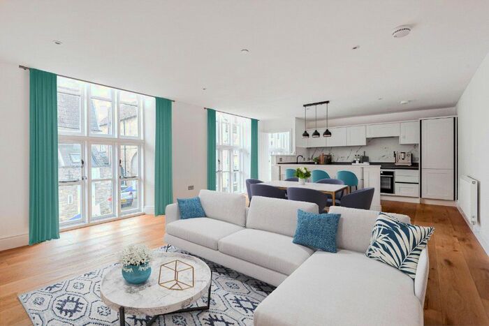 2 Bedroom Flat To Rent In Chipping Street, Tetbury, Gloucestershire, GL8