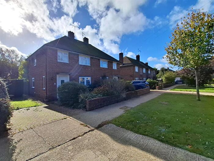3 Bedroom Semi Detached House For Sale In Roman Acre, Wick, BN17