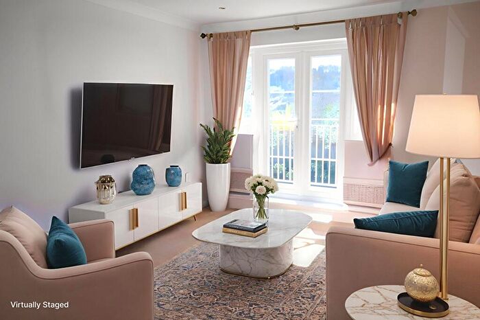 2 Bedroom Flat To Rent In London Road, Loudwater, HP10