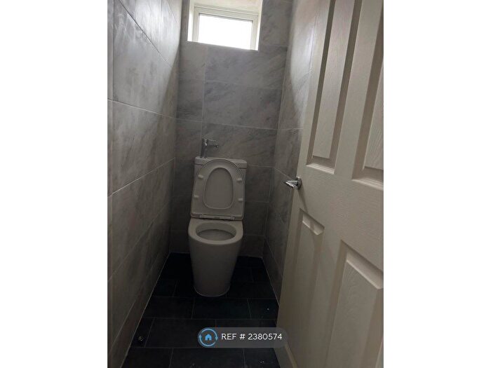 3 Bedroom Terraced House To Rent In House, Nottingham, NG8