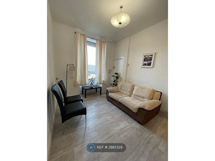 2 Bedroom Flat To Rent In Albion Road, Edinburgh, EH7