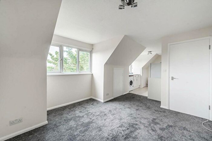 1 Bedroom Flat To Rent In Deane Avenue, , Ruislip, HA4