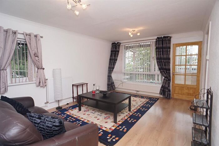 2 Bedroom Flat To Rent In Hall Park Head, Stannington, Sheffield, S6