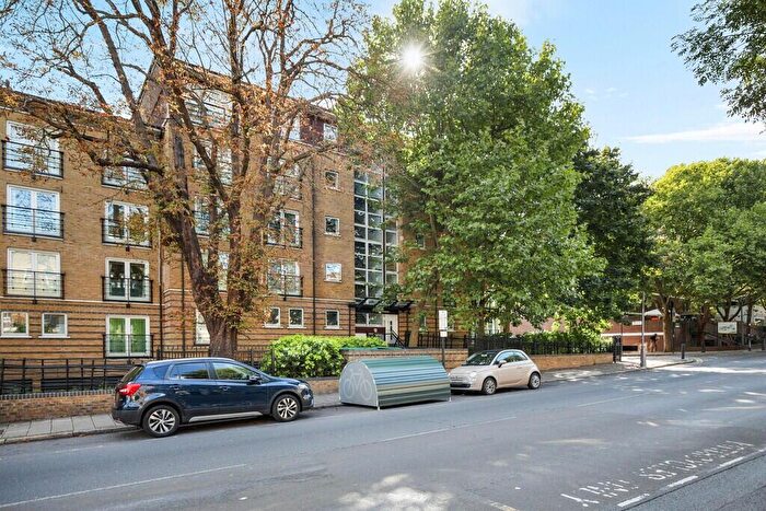2 Bedroom Apartment For Sale In St. Pauls Road, Islington, London, N1