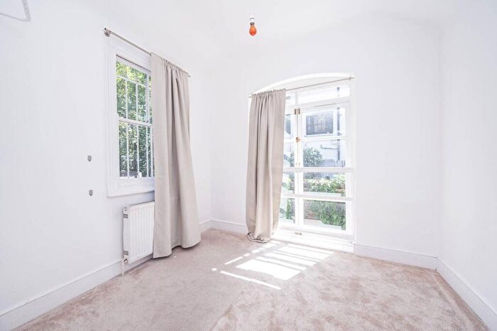 1 Bedroom Flat To Rent In Cazenove Road, Hackney, London, N16